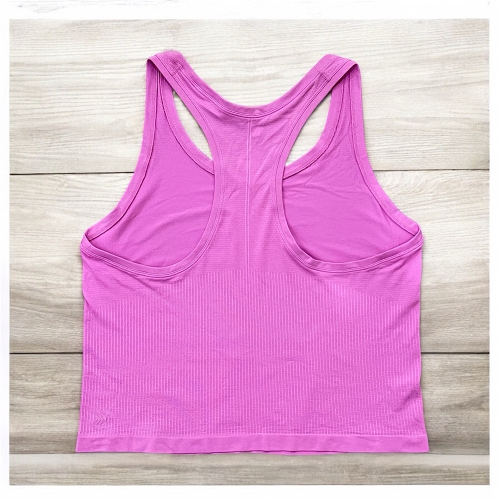 “All in Motion” Seamless Ribbed Racerback Cropped Tank - Picture 2 of 5